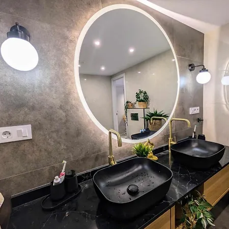 Big Sun Terrace Renovated 2-bedroom Luxury Duplex